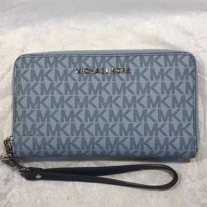 Michael Kors Jet Set Traveler NEW Light Blue